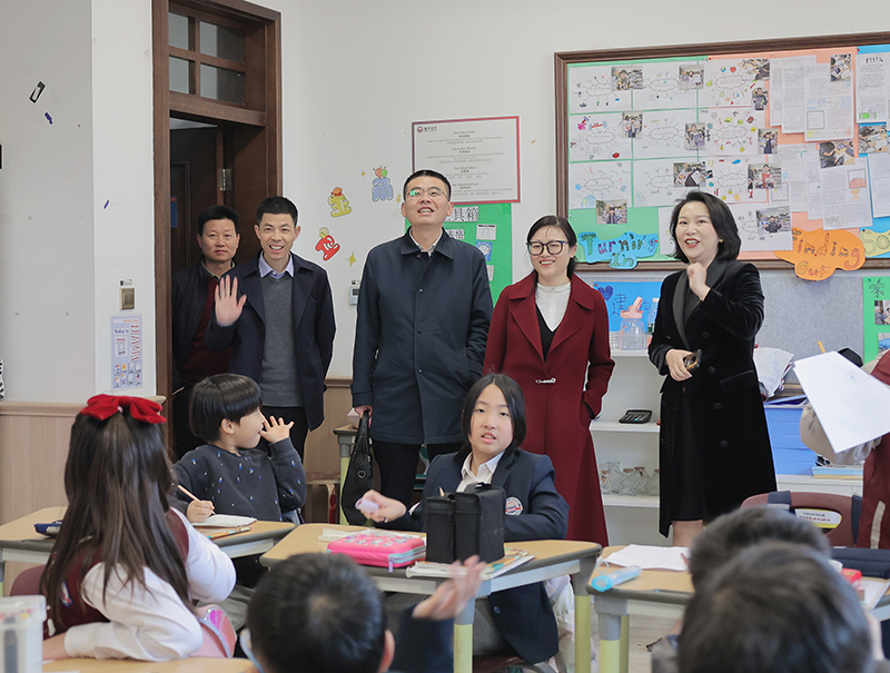 蕪湖市副市長(zhǎng)朱的娥一行赴新華公學(xué)考察